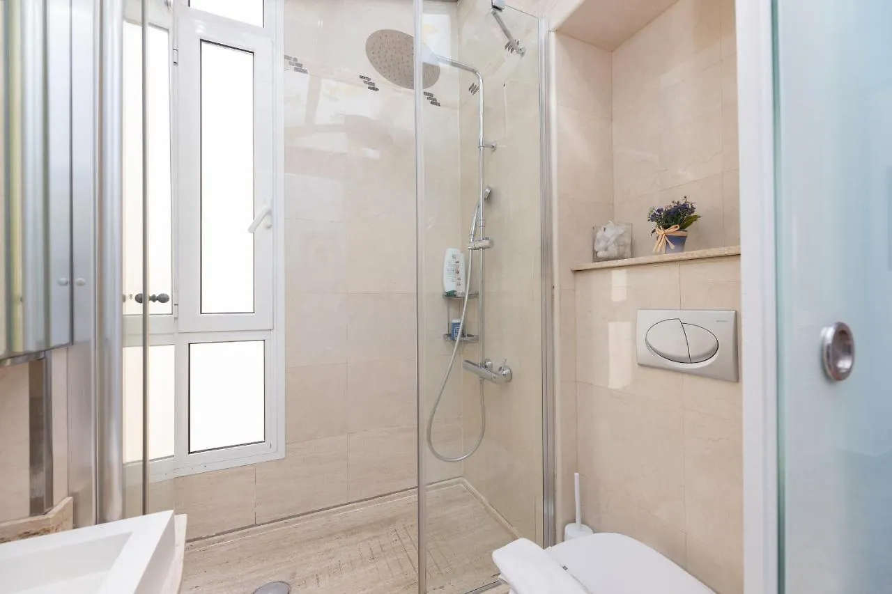 Aparteasy - Modernist Flat In Eixample Center Barselona Daire